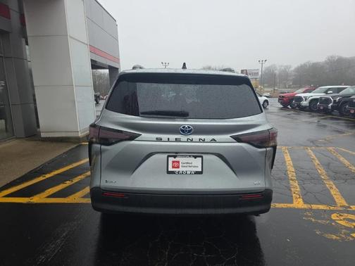 2025 Toyota Sienna XLE