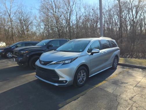 2025 Toyota Sienna XLE