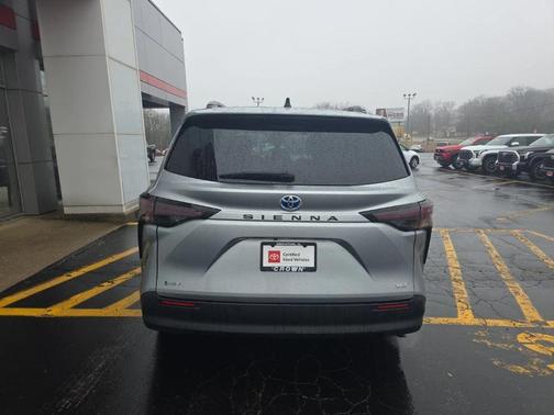 2025 Toyota Sienna XLE