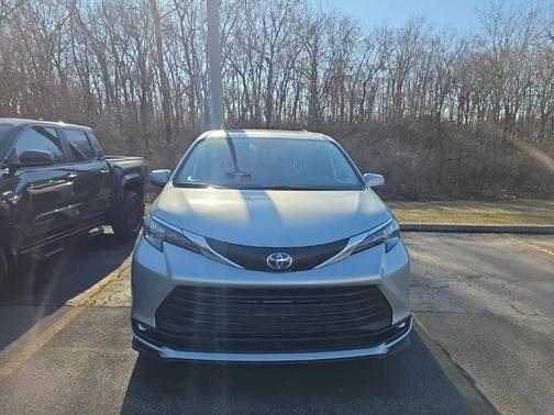2025 Toyota Sienna XLE