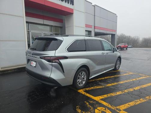 2025 Toyota Sienna XLE
