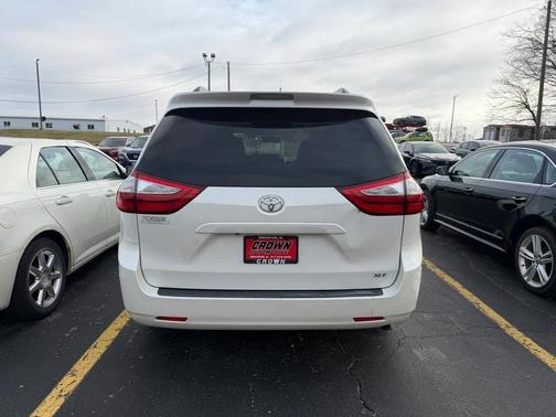 2017 Toyota Sienna XLE