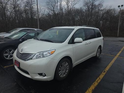 2017 Toyota Sienna XLE