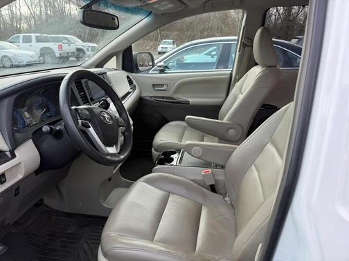 2017 Toyota Sienna XLE