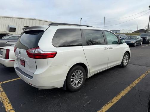 2017 Toyota Sienna XLE