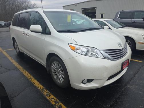 2017 Toyota Sienna XLE
