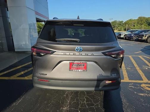 2024 Toyota Sienna XLE