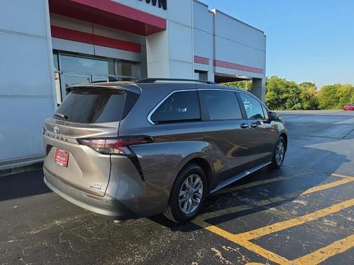 2024 Toyota Sienna XLE