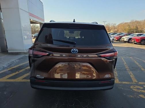 2022 Toyota Sienna XLE