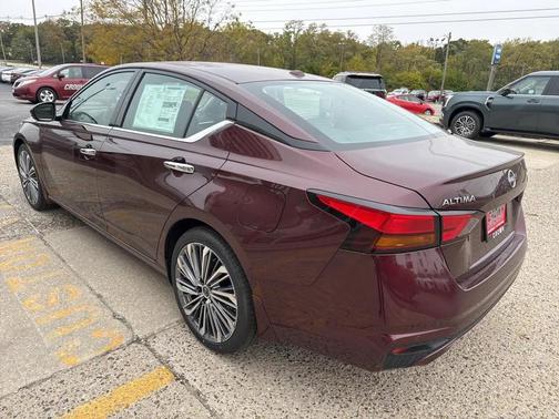 2025 Nissan Altima SL FWD