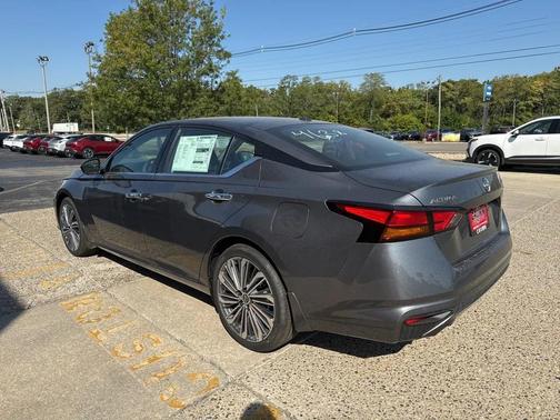 2025 Nissan Altima SL FWD