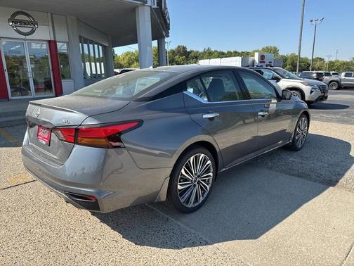 2025 Nissan Altima SL FWD