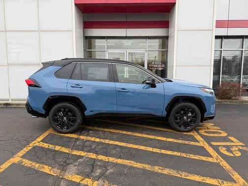 2025 Toyota RAV4 Hybrid SE