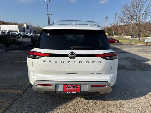 2025 Nissan Pathfinder SL 4WD