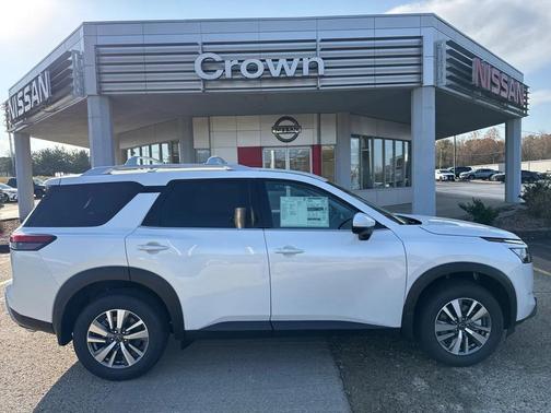 2025 Nissan Pathfinder SL 4WD