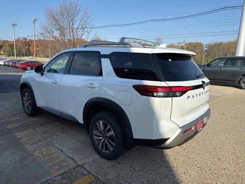 2025 Nissan Pathfinder SL 4WD