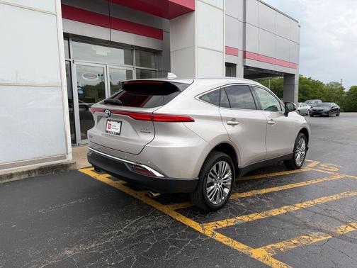 Titanium Glow 2021 Toyota Venza XLE