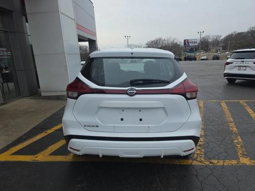 2022 Nissan Kicks S