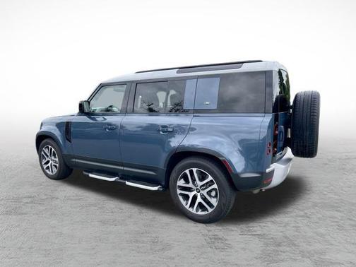 2023 Land Rover Defender 110 SE