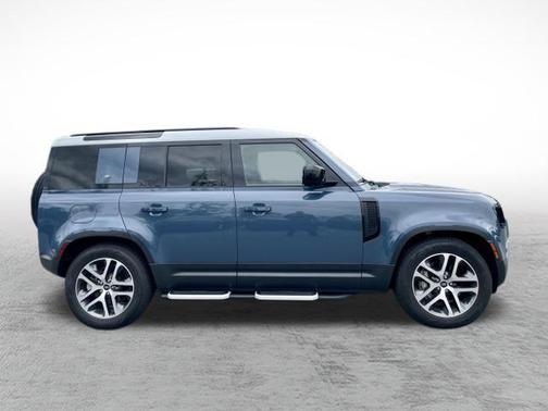 2023 Land Rover Defender 110 SE