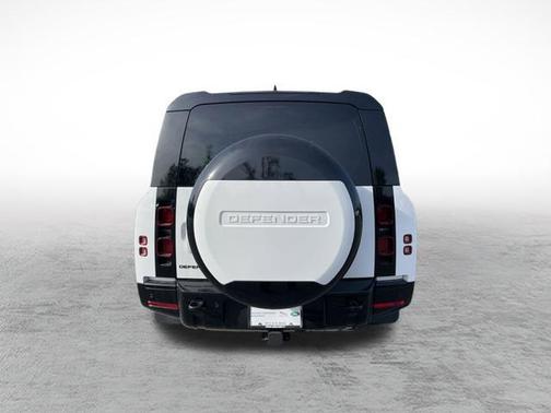 2025 Land Rover Defender 130 P400 X-Dynamic SE