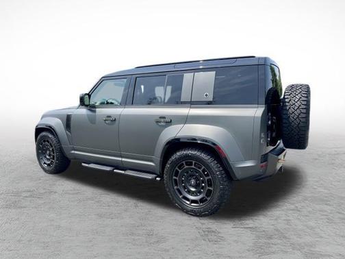 2025 Land Rover Defender P635 OCTA Edition One