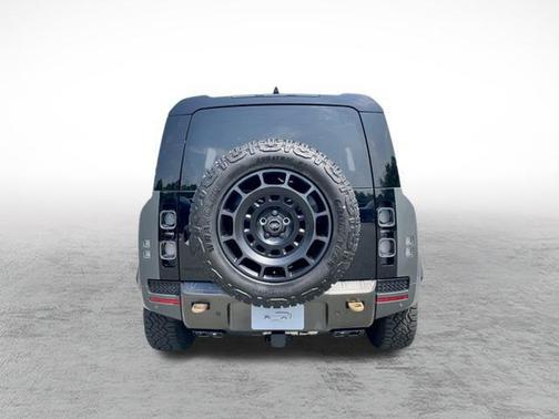 2025 Land Rover Defender P635 OCTA Edition One