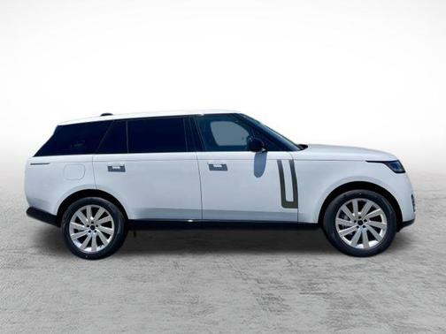 Fuji White 2026 Land Rover Range Rover P400 SE 7 Seat