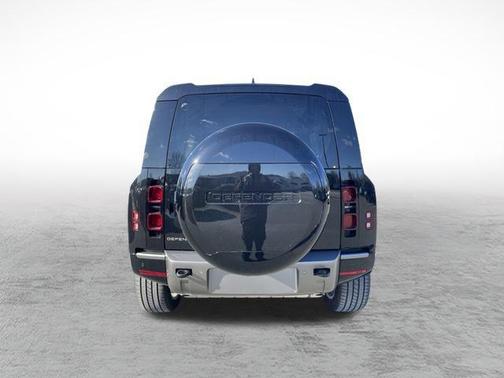 2025 Land Rover Defender 110 P400 X-Dynamic SE
