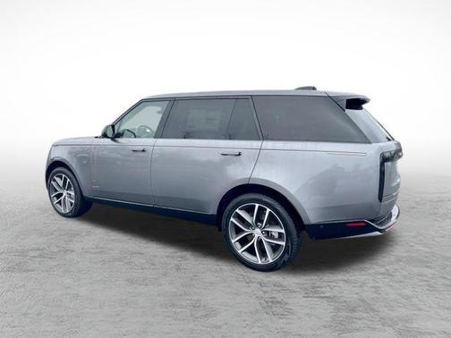 2025 Land Rover Range Rover P400 SE 7 Seat