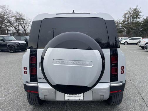 2024 Land Rover Defender 110 P300