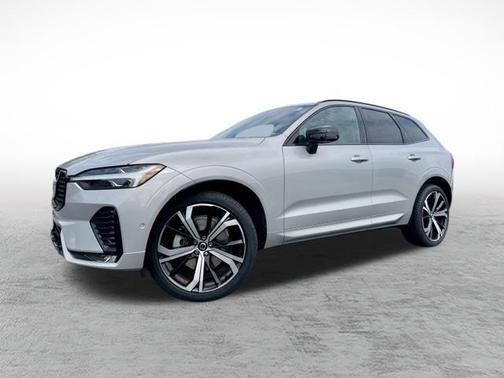 2022 Volvo XC60 B6 R-Design