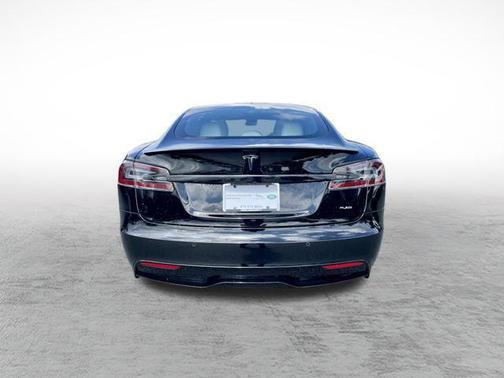 2022 Tesla Model S Plaid