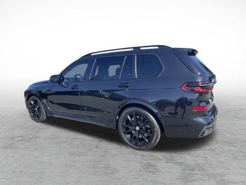 2023 BMW X7 M60i