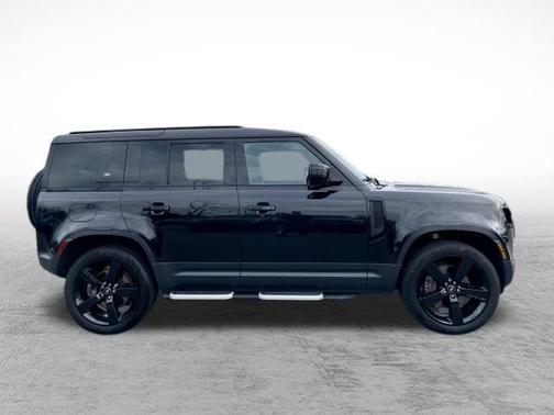 2023 Land Rover Defender 110 SE