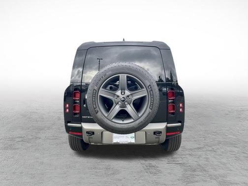 2025 Land Rover Defender 90 P400 X-Dynamic SE