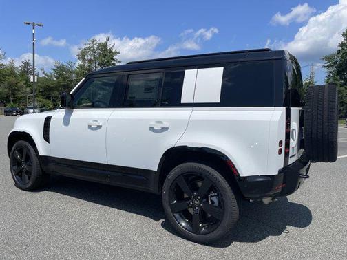 2025 Land Rover Defender 110 P400 X-Dynamic SE