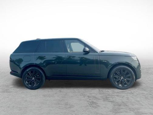 2025 Land Rover Range Rover P550e SE