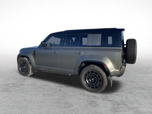 2025 Land Rover Defender P635 OCTA