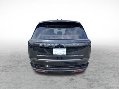 2025 Land Rover Range Rover P530 SE