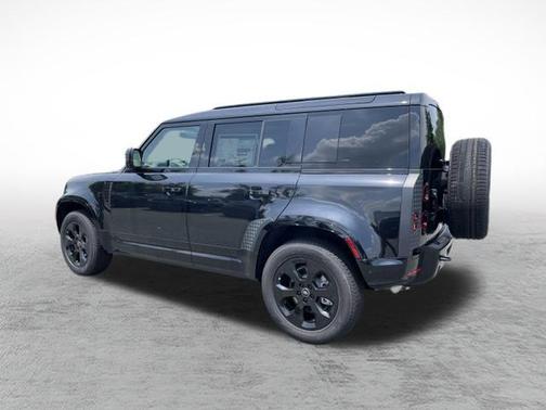 2025 Land Rover Defender 110 P400 X-Dynamic SE