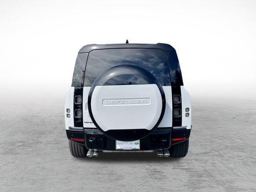 2025 Land Rover Defender 110 V8