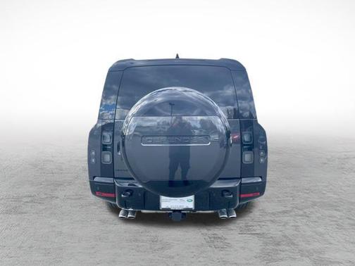 2026 Land Rover Defender V8