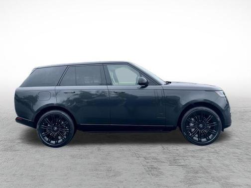 2025 Land Rover Range Rover P530 SE