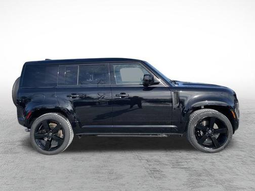 2025 Land Rover Defender 110 V8