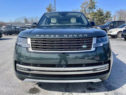 2026 Land Rover Range Rover P530 SE