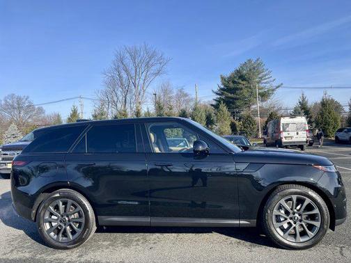 2025 Land Rover Range Rover Sport SE