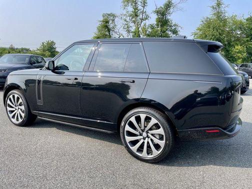 2025 Land Rover Range Rover P400 SE