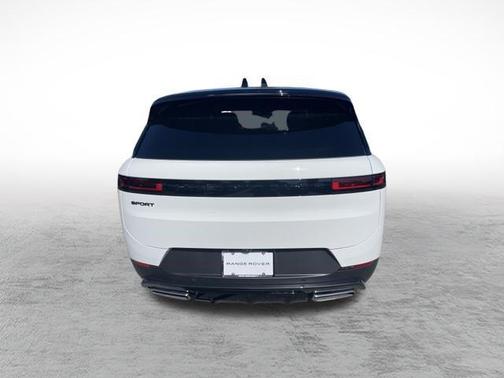 Fuji White 2027 Land Rover Range Rover Sport SE