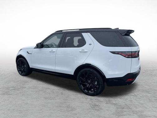 2024 Land Rover Discovery P300 Dynamic SE